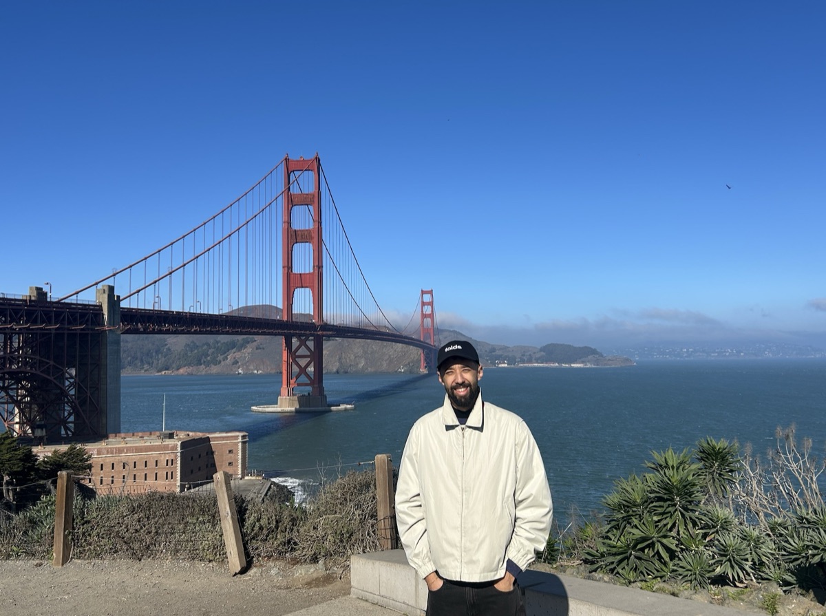 The founder of SoloOutpost standing in front of the Golden Gate Bridge in San Francisco